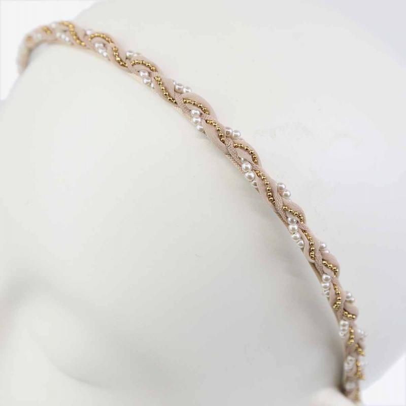 ベージュのパール付きカチューシャ