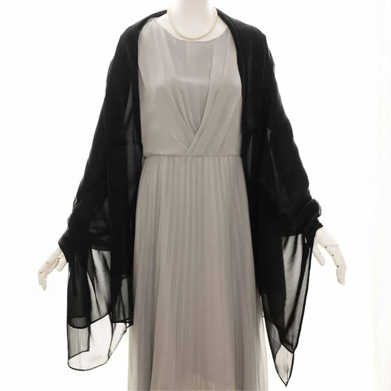 ブラックのシャイニーストール