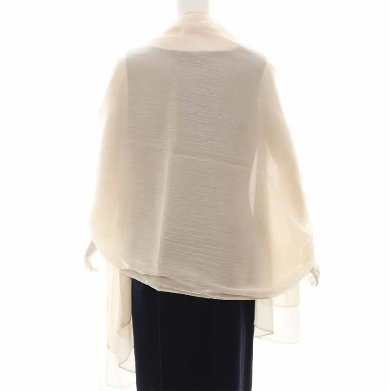 ベージュのシャイニーストール