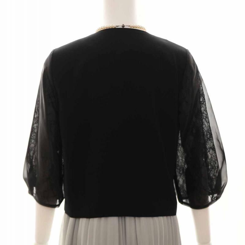 ブラックのボリューム袖ボレロ