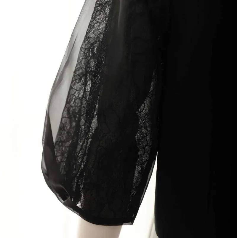 ブラックのボリューム袖ボレロ