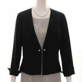 黒のパールボタンジャケット