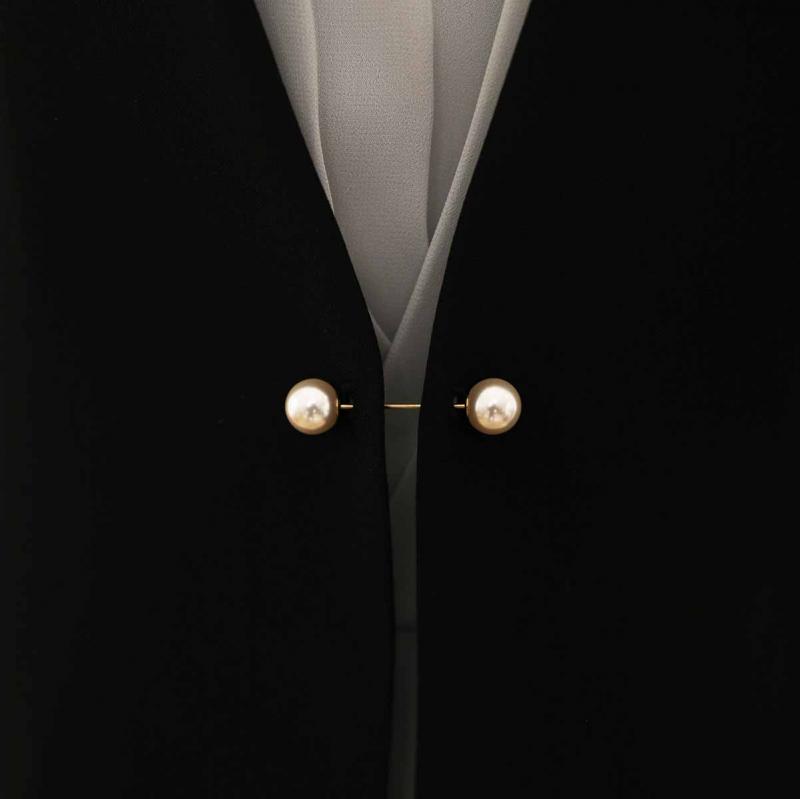 ブラックのパールボタンジャケット