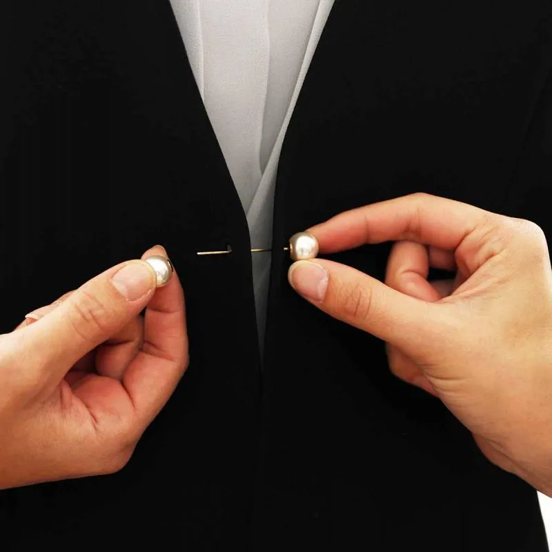 ブラックのパールボタンジャケット