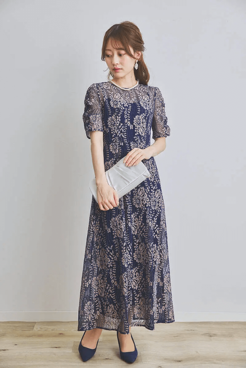 ネイビーの配色レースエプロンドレス
