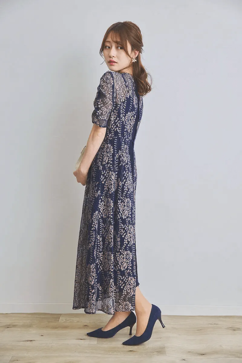 ネイビーの配色レースエプロンドレス