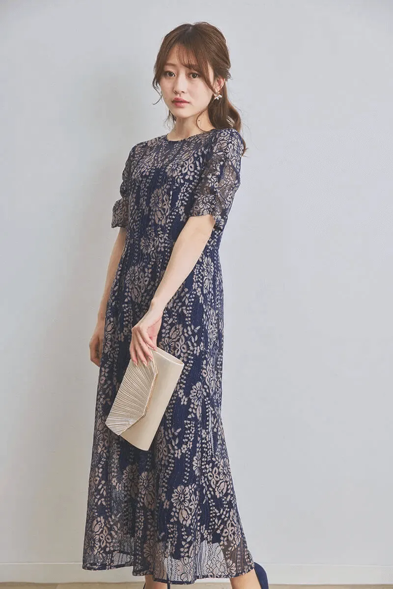 ネイビーの配色レースエプロンドレス