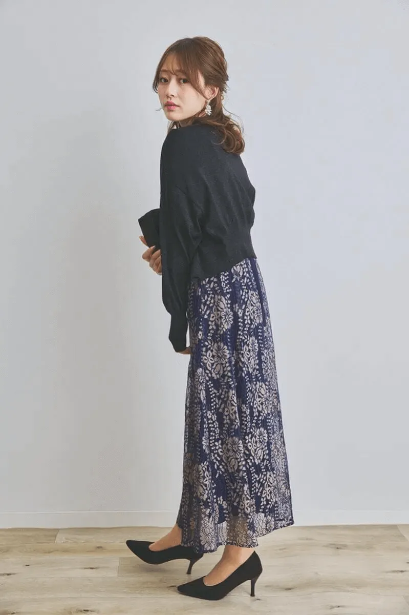 ネイビーの配色レースエプロンドレス