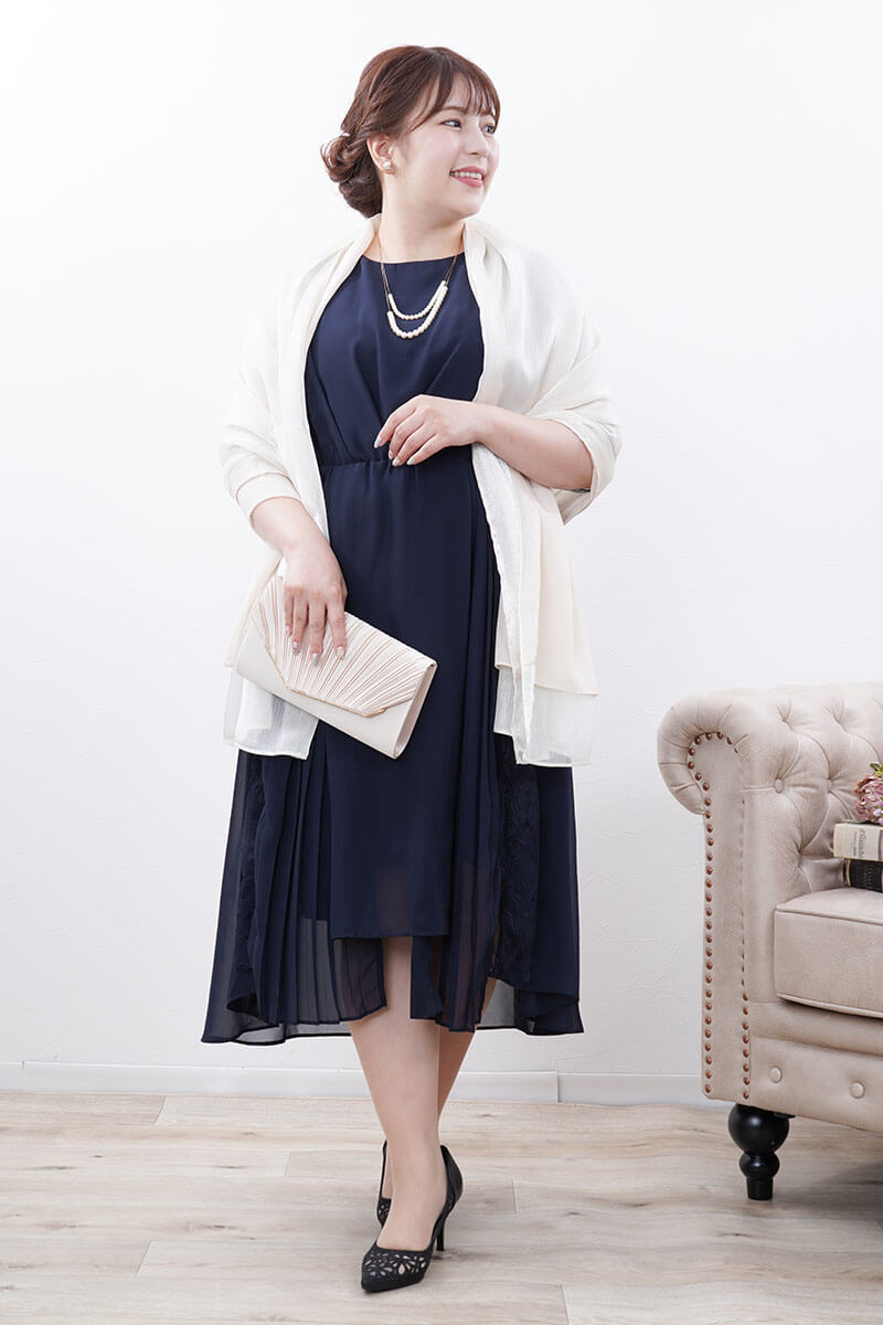 ネイビーのフィッシュテールシフォンドレス