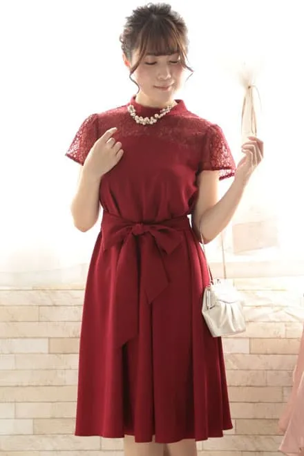 レッドのデコルテレースウエストリボンドレス