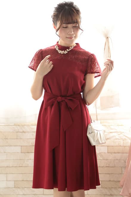 レッドのデコルテレースウエストリボンドレス