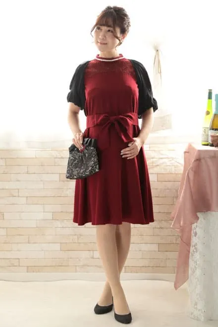 レッドのデコルテレースウエストリボンドレス
