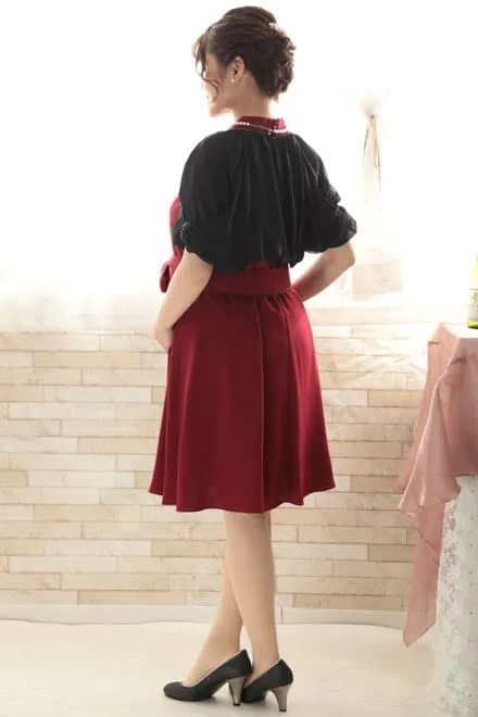 レッドのデコルテレースウエストリボンドレス
