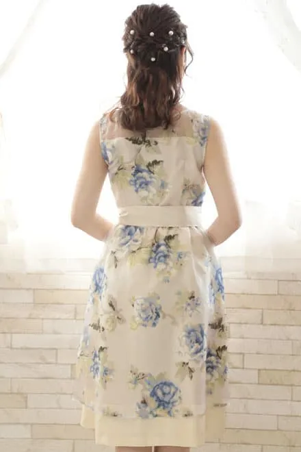 ブルーの花柄オーガンジードレス