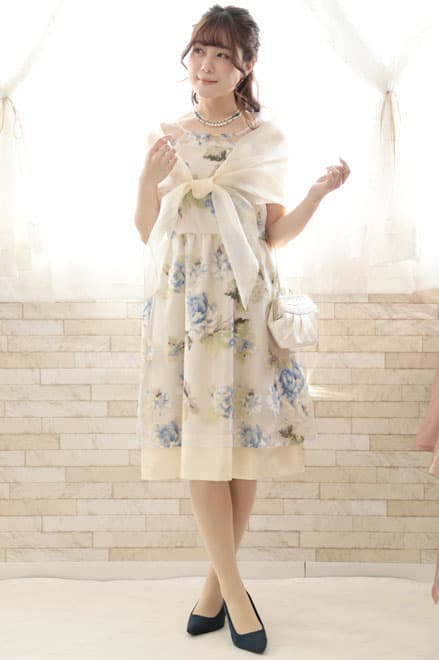 ブルーの花柄オーガンジードレス