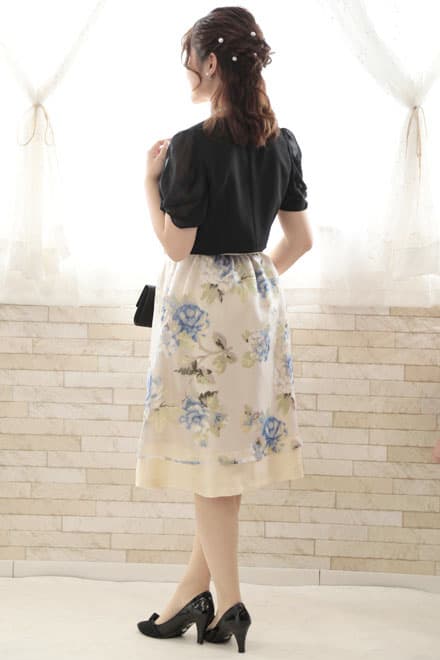 ブルーの花柄オーガンジードレス