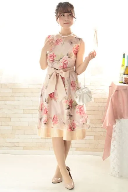 ピンクの花柄オーガンジードレス