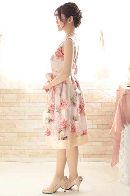 ピンクの花柄オーガンジードレス