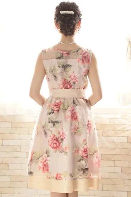 ピンクの花柄オーガンジードレス