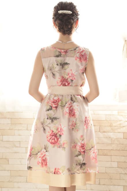 ピンクの花柄オーガンジードレス