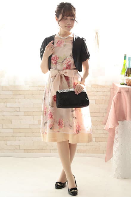 ピンクの花柄オーガンジードレス