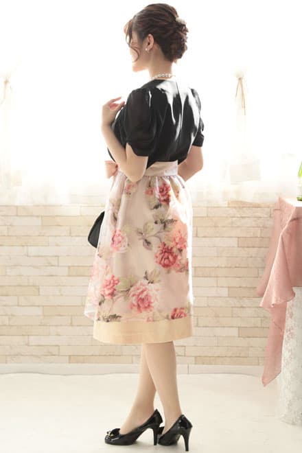 ピンクの花柄オーガンジードレス