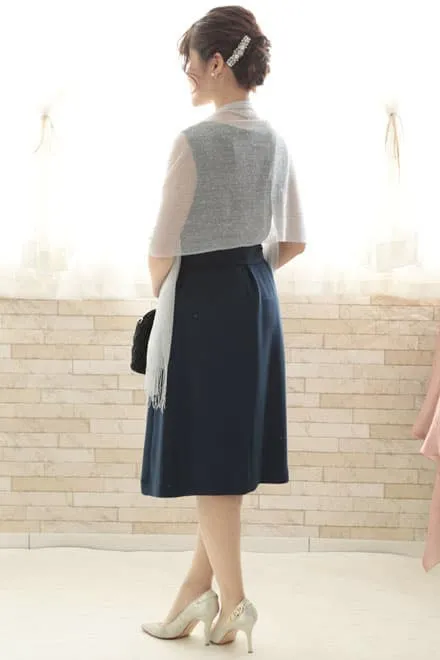 ネイビーのウエストリボン付き前開き風レイヤードドレス