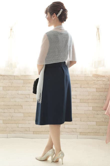 ネイビーのウエストリボン付き前開き風レイヤードドレス