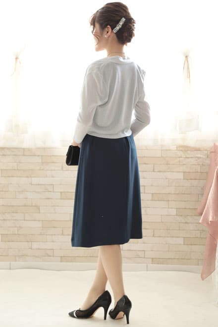 ネイビーのウエストリボン付き前開き風レイヤードドレス