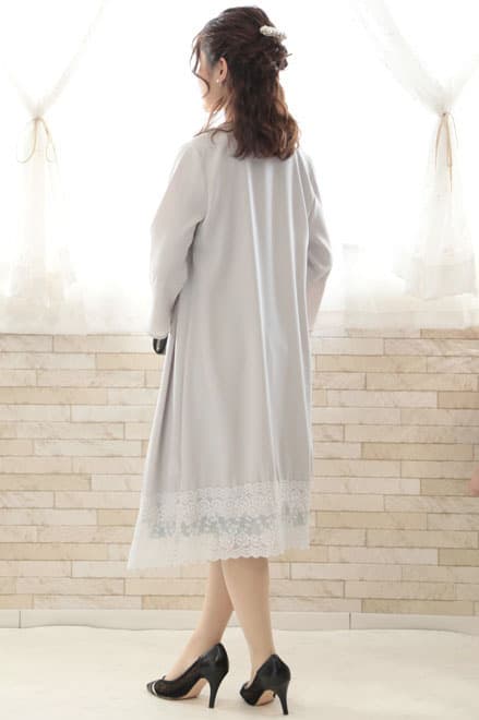 グリーンのウエストリボン付き前開き風レイヤードドレス