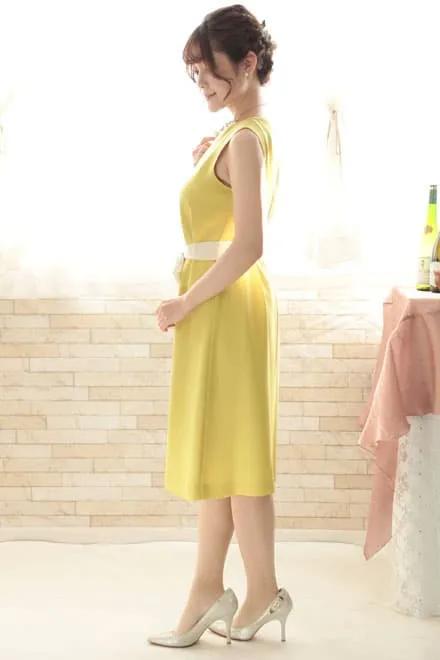 イエローのウエストリボン付き前開き風レイヤードドレス