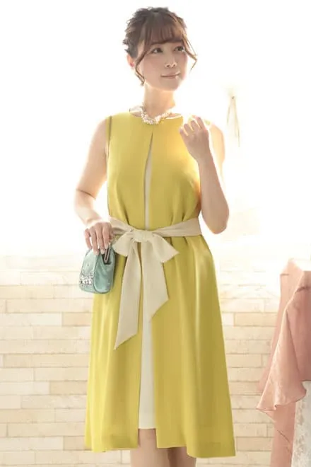 イエローのウエストリボン付き前開き風レイヤードドレス