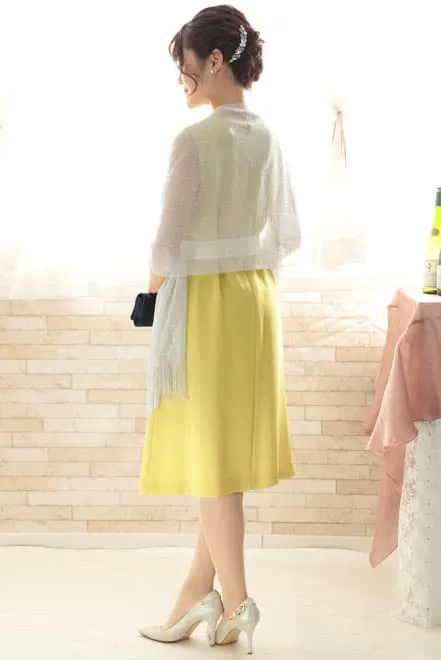 イエローのウエストリボン付き前開き風レイヤードドレス