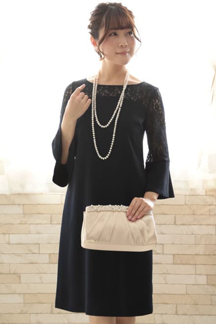 ネイビーのベルスリーブIラインドレス