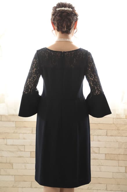 ネイビーのベルスリーブIラインドレス