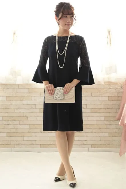 ネイビーのベルスリーブIラインドレス