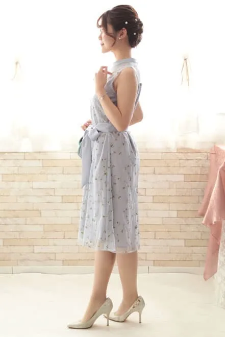 ブルーの小花柄刺繍入りウエストリボンドレス