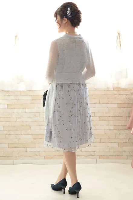 ブルーの小花柄刺繍入りウエストリボンドレス