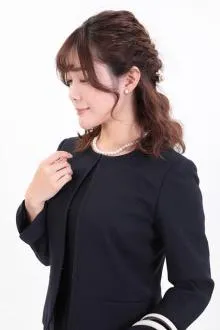 ネイビーのノーカラージャケット