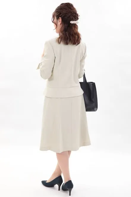ライトベージュの七分袖ナチュラルフレアセレモニースーツセット