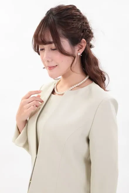 ライトベージュの七分袖ナチュラルフレアセレモニースーツセット