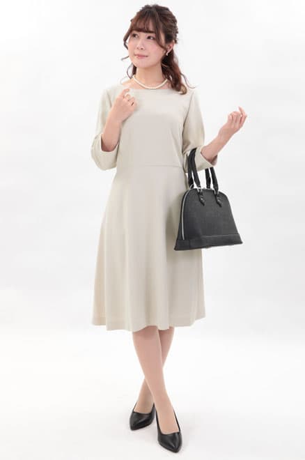 ライトベージュの七分袖ナチュラルフレアセレモニースーツセット