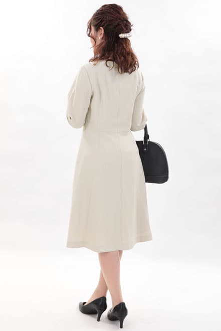 ライトベージュの七分袖ナチュラルフレアセレモニースーツセット