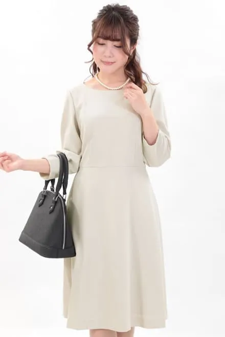 ライトベージュの七分袖ナチュラルフレアセレモニースーツセット