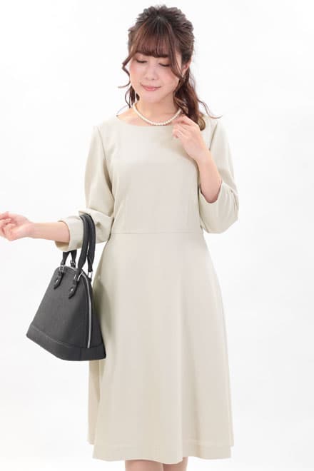 ライトベージュの七分袖ナチュラルフレアセレモニースーツセット