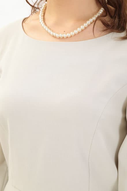 ライトベージュの七分袖ナチュラルフレアセレモニースーツセット