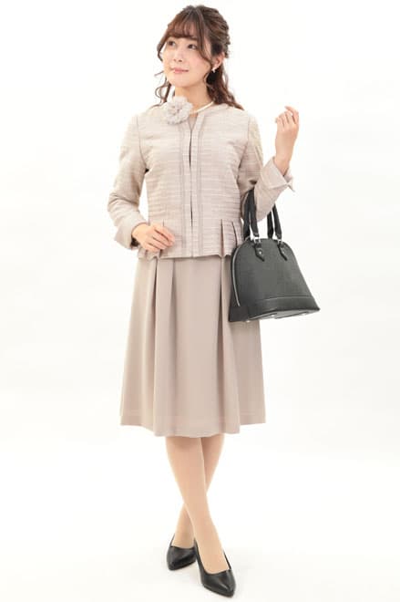 ベージュのミックスツイードフレアセレモニースーツセット