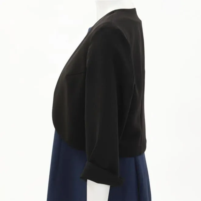 ブラックのシンプルボレロ