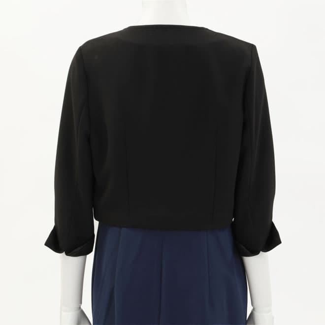 ブラックのシンプルボレロ