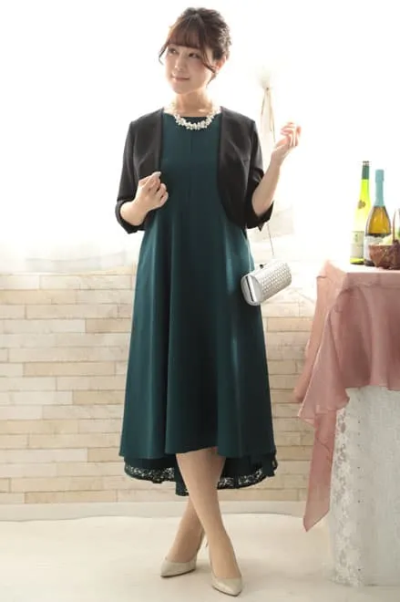 ブラックのシンプルボレロ